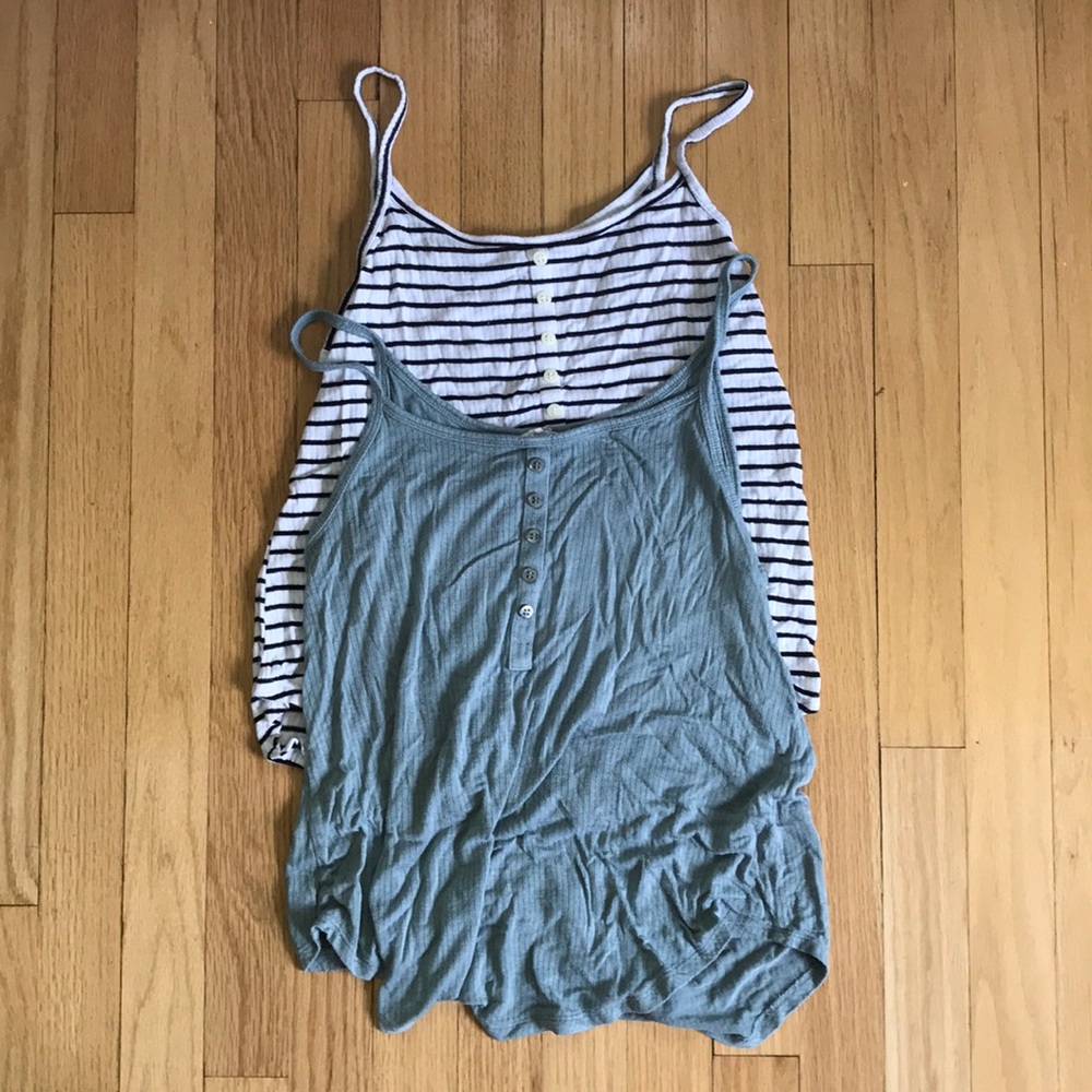 2 loose fitting Aeropostale super comfy tank tops